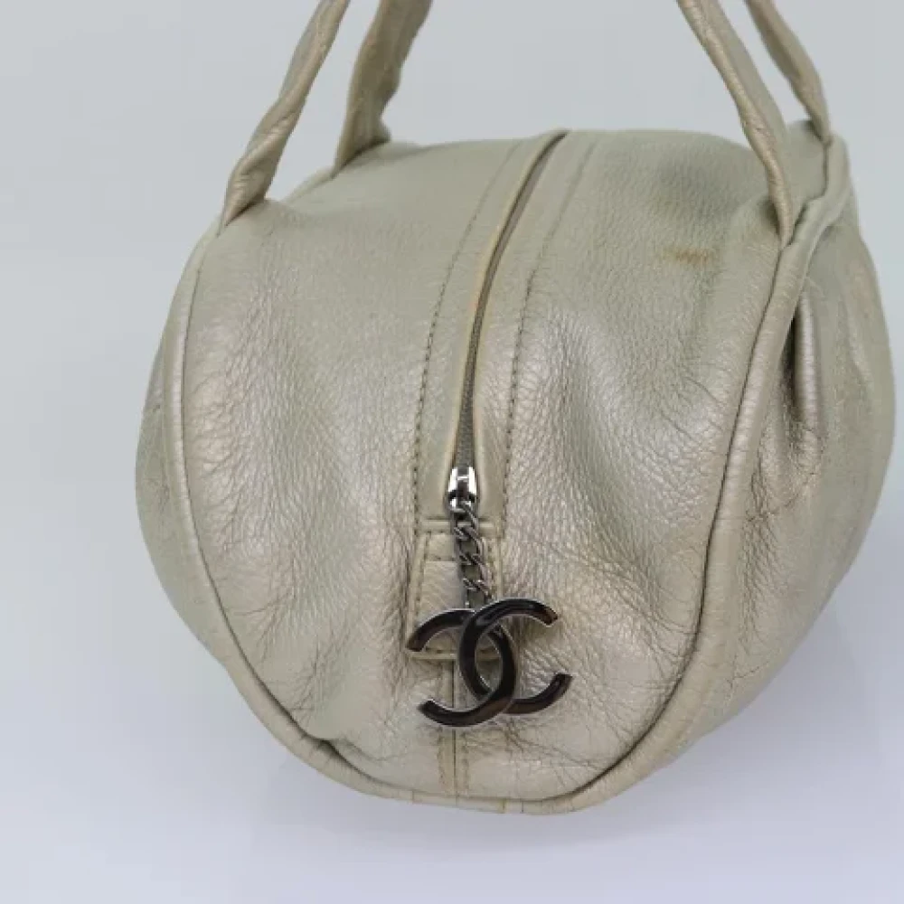 Chanel Vintage Pre-owned Leather handbags Gray Dames