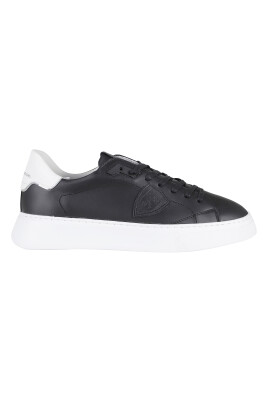 sneakers-en-cuir-noir-avec-bout-rond