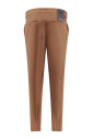 bruine-broek-met-ritssluiting-en-knopen