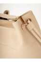 sac-seau-classique-en-cuir-beige