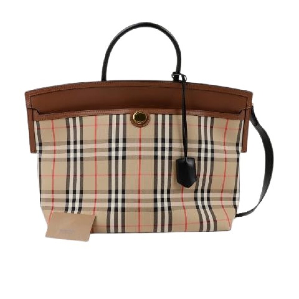Shop fashion from Burberry Vintage online on Miinto