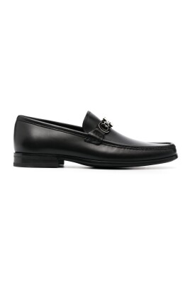 flat-shoes-with-horsebit-detail