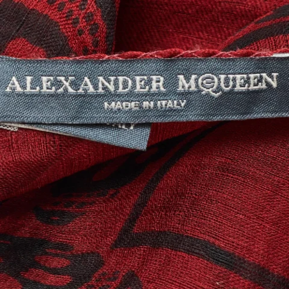 Alexander McQueen Pre-owned Silk scarves Red Unisex