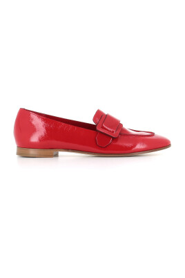rode-laklaeder-flade-sandaler