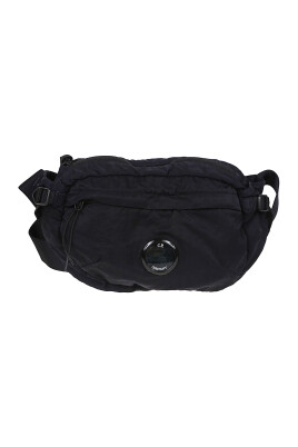 black-handbag-with-buckle-closure