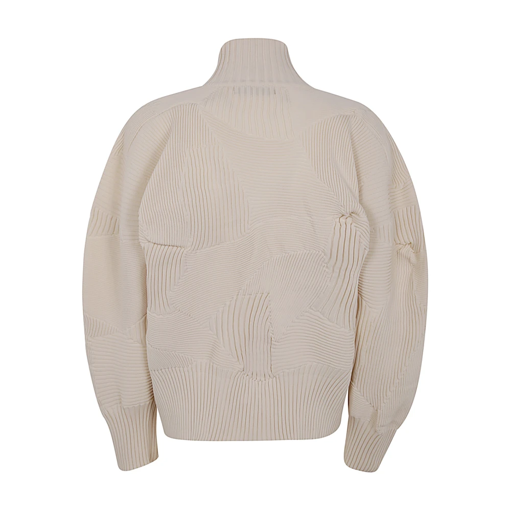 Issey Miyake Stijlvolle Kone Jas Beige Dames