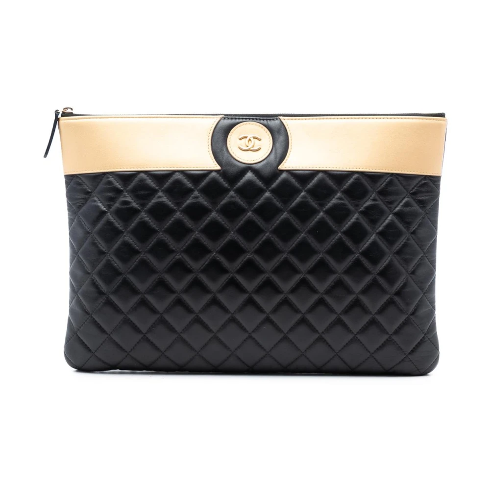 Chanel Vintage Women's Pre-Owned Quilted Leather Pouch