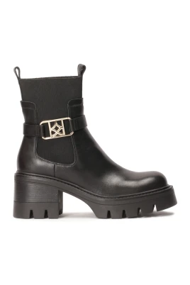 Slip-on stövlar med dekorativ avtagbar rem