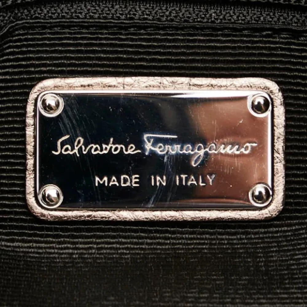 Salvatore Ferragamo Pre-owned Fabric handbags Gray Dames