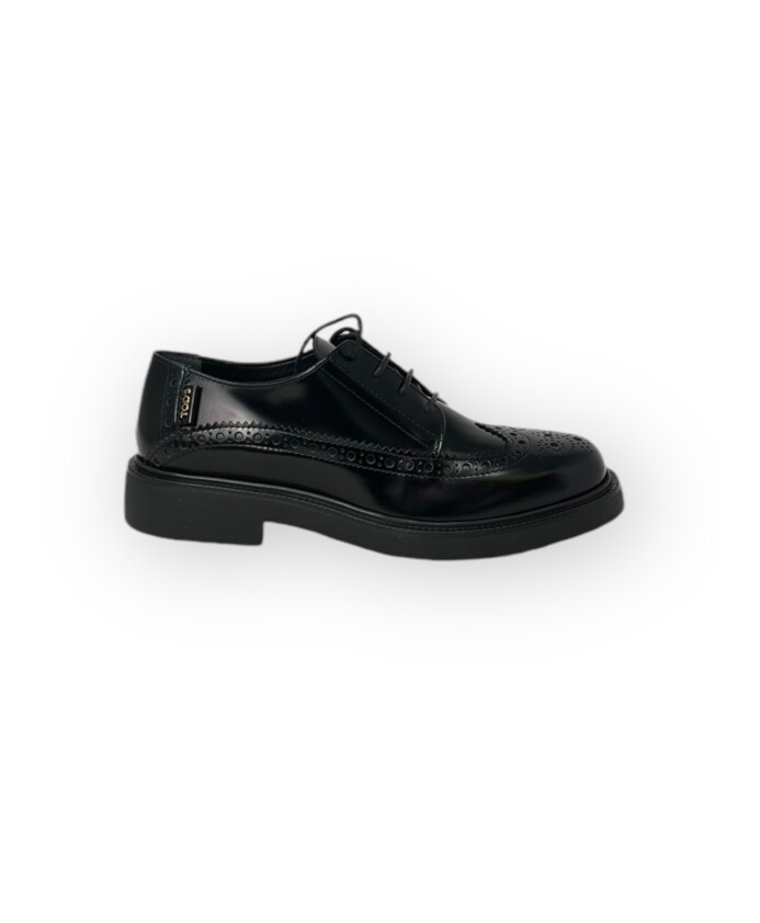 chaussures-en-cuir-lacees