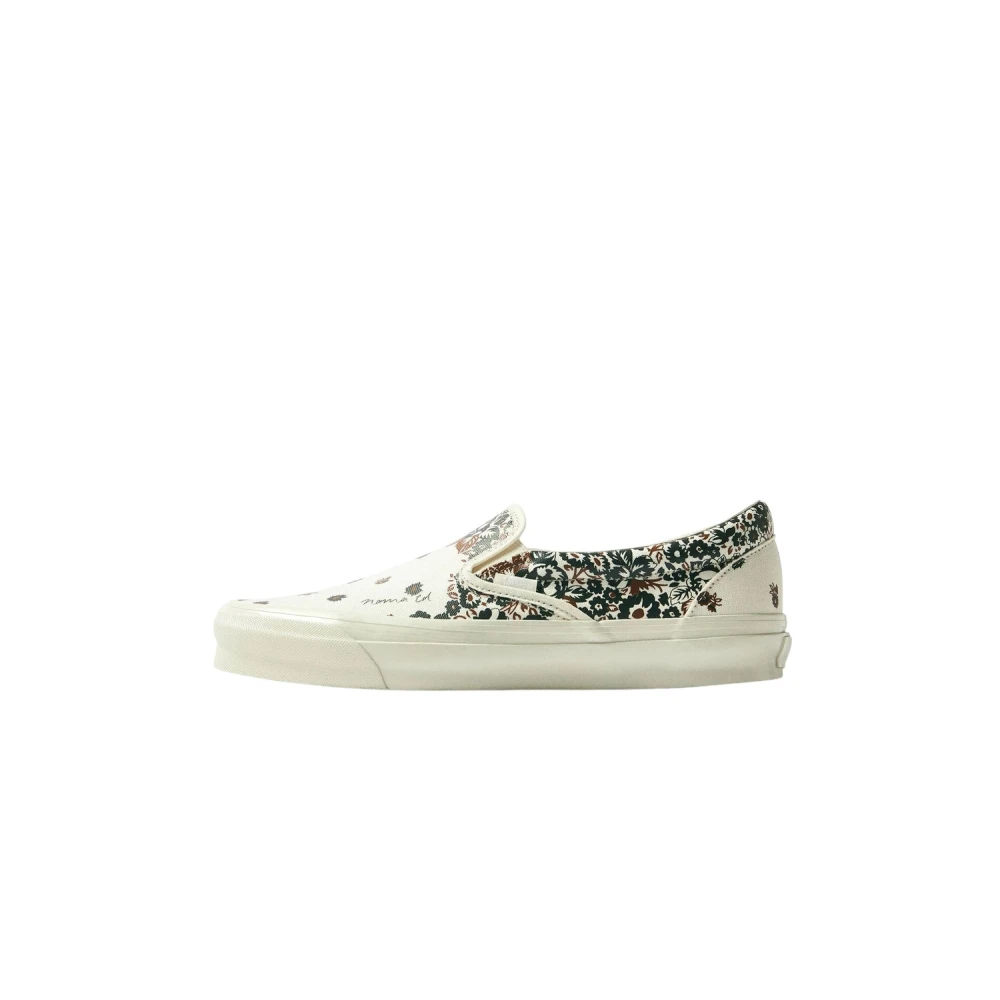 Vans Women's White Classic Slip-On Trainers In - Sneakers - 8 Uk - Shoes