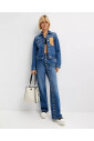 veste-en-denim-bleu-avec-patch-en-cuir