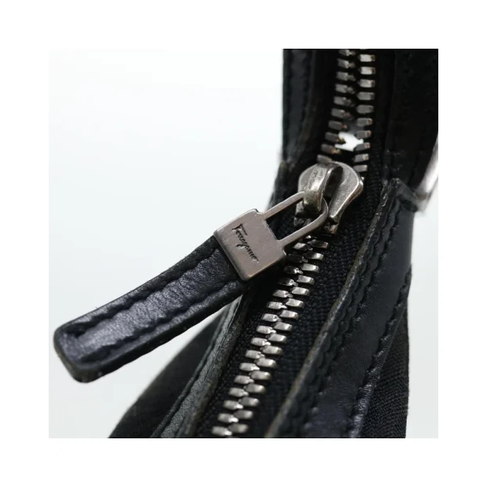 Salvatore Ferragamo Pre-owned Cotton shoulder-bags Black Dames