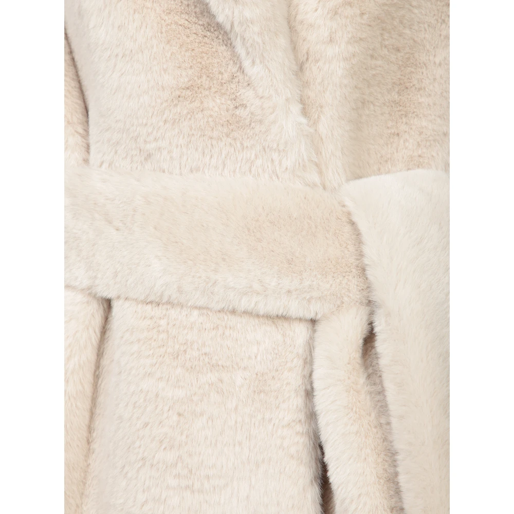 Herno Elegante Winterjas van Synthetisch Bont Beige Dames