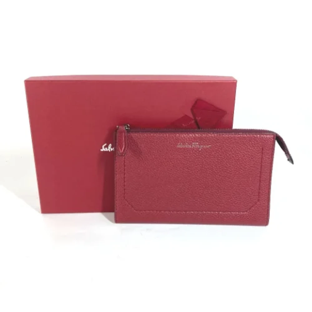 Salvatore Ferragamo Pre-owned Leather clutches Red Dames