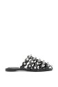 sandales-plates-noires-en-cuir-avec-clous