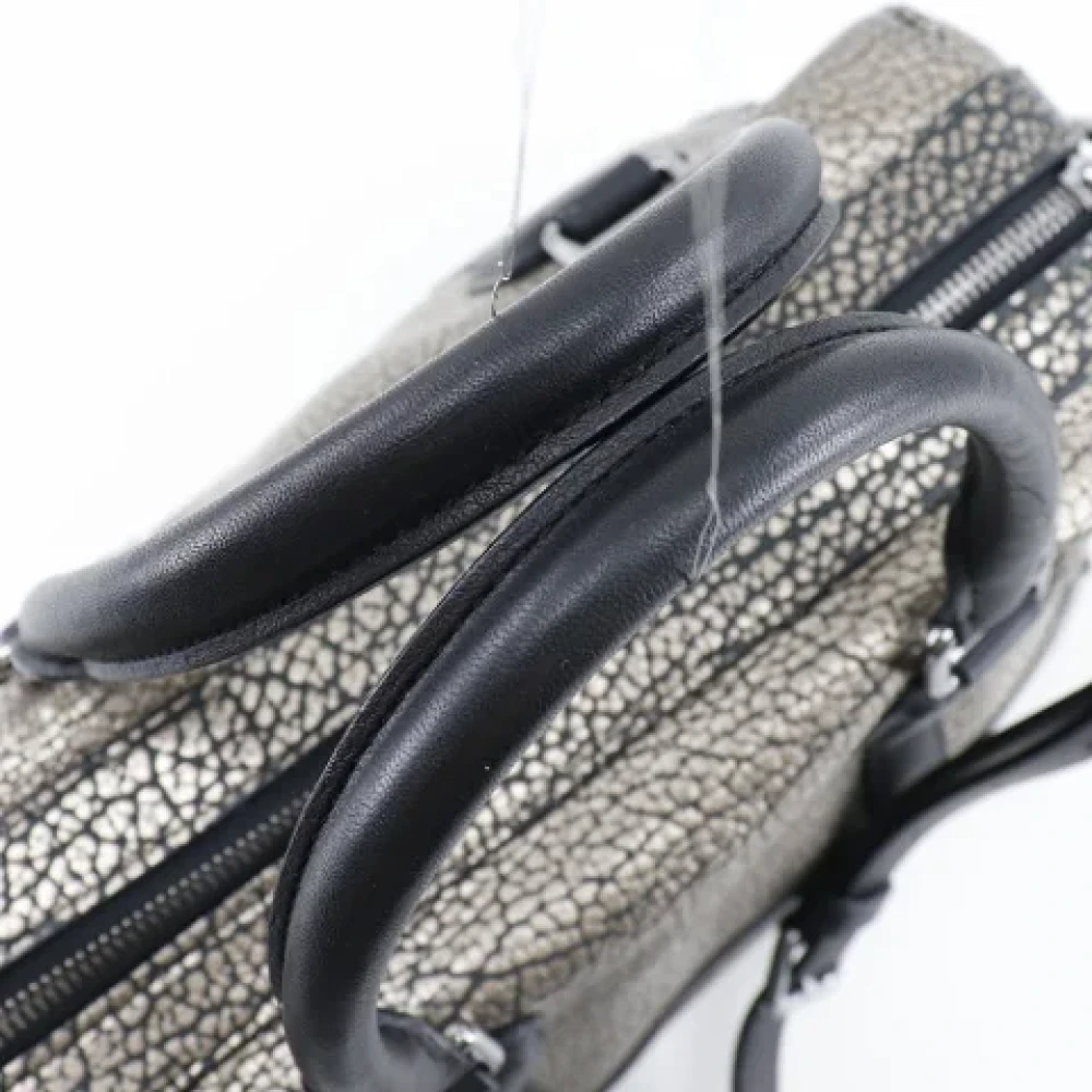 Loewe Pre-owned Leather handbags Gray Dames