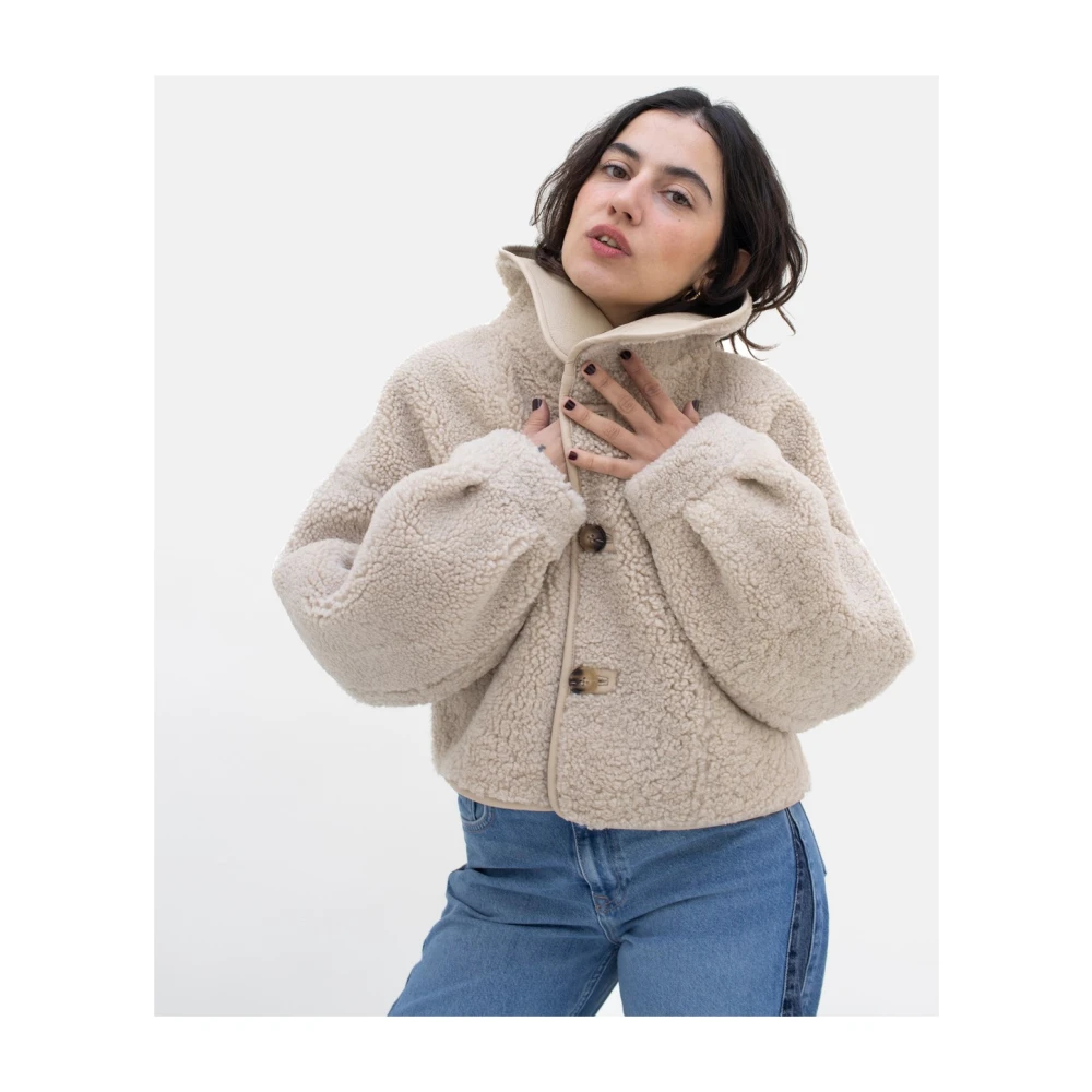 Just Things we Like Aimi Omkeerbare Shearling Jas Beige Dames