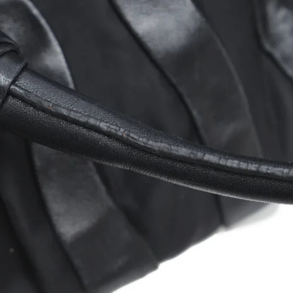 Prada Vintage Pre-owned Leather shoulder-bags Black Dames