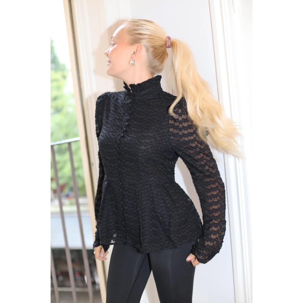 Cras Gestippelde Peplum Blouse met Pofmouwen Black Dames