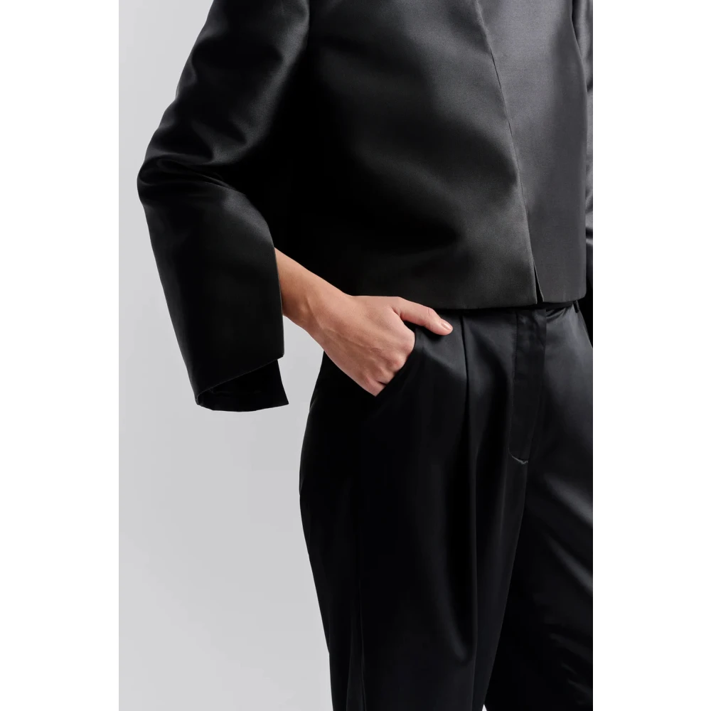 By Malina Minimalistische Zwarte Blouse met Lange Mouwen Black Dames