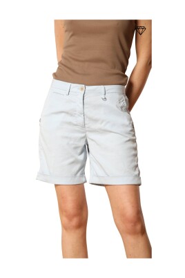slim-fit-bermuda-shorts-med-stud-detaljer