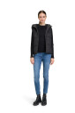 gewatteerd-vest-met-capuchon-en-ritsdetails