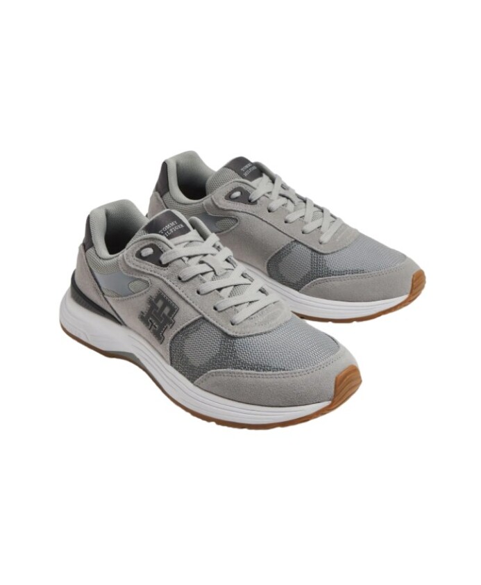 casual-sneakers-for-men-and-women