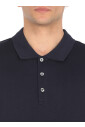 polo-bleu-avec-col-et-manches-courtes