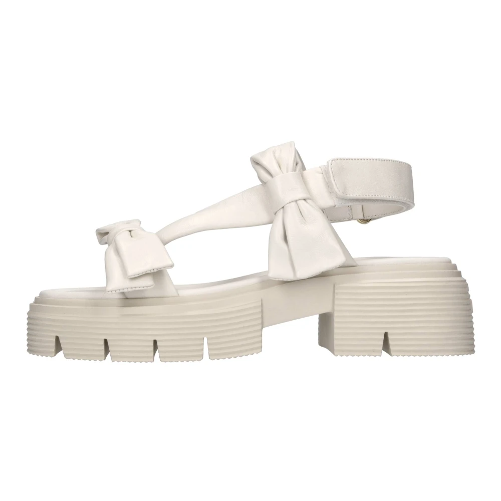 Stuart Weitzman Platte Sandalen