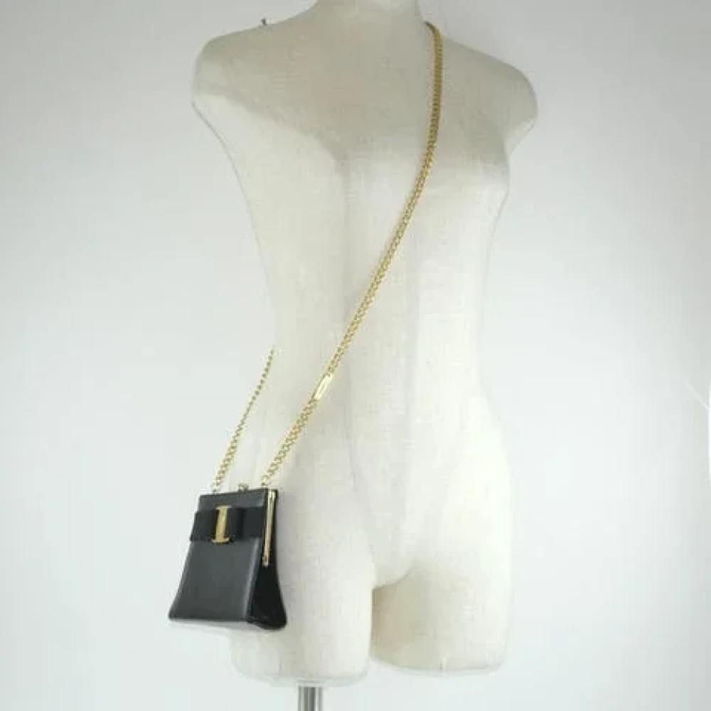 Salvatore Ferragamo Pre-owned Leather crossbody-bags Black Dames