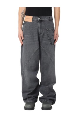 jean-noir-a-panneaux-elegant-et-polyvalent
