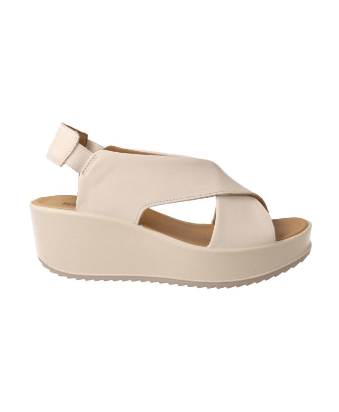 sandales-blanches-en-cuir-avec-talon-rembourre