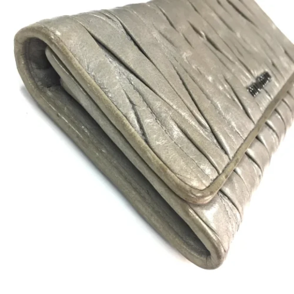 Miu Pre-owned Leather wallets Gray Dames