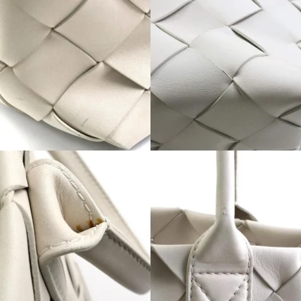 Bottega Veneta Vintage Pre-owned Leather handbags White Unisex