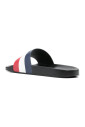 zwarte-slides-met-logo-detail