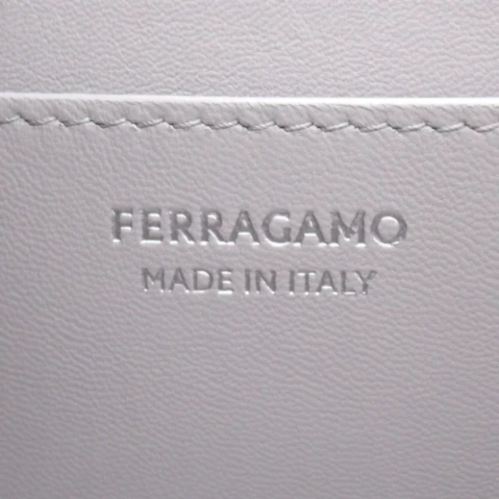Salvatore Ferragamo Pre-owned Leather handbags Gray Dames