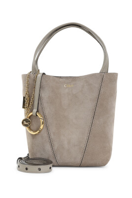 sac-a-bandouliere-gris-elegant-et-sophistique