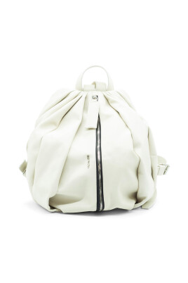 demetra-ryggsack-med-veck-i-kram