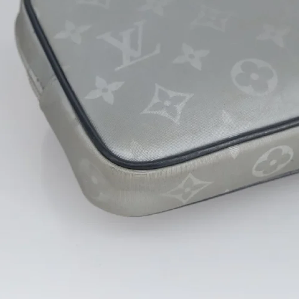 Louis Vuitton Vintage Pre-owned Canvas clutches Gray Dames