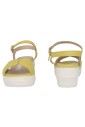 sandale-compensee-en-cuir-jaune
