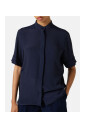 chemise-bleue-en-crepe-de-chine-a-manches-courtes-et-coupe-droite