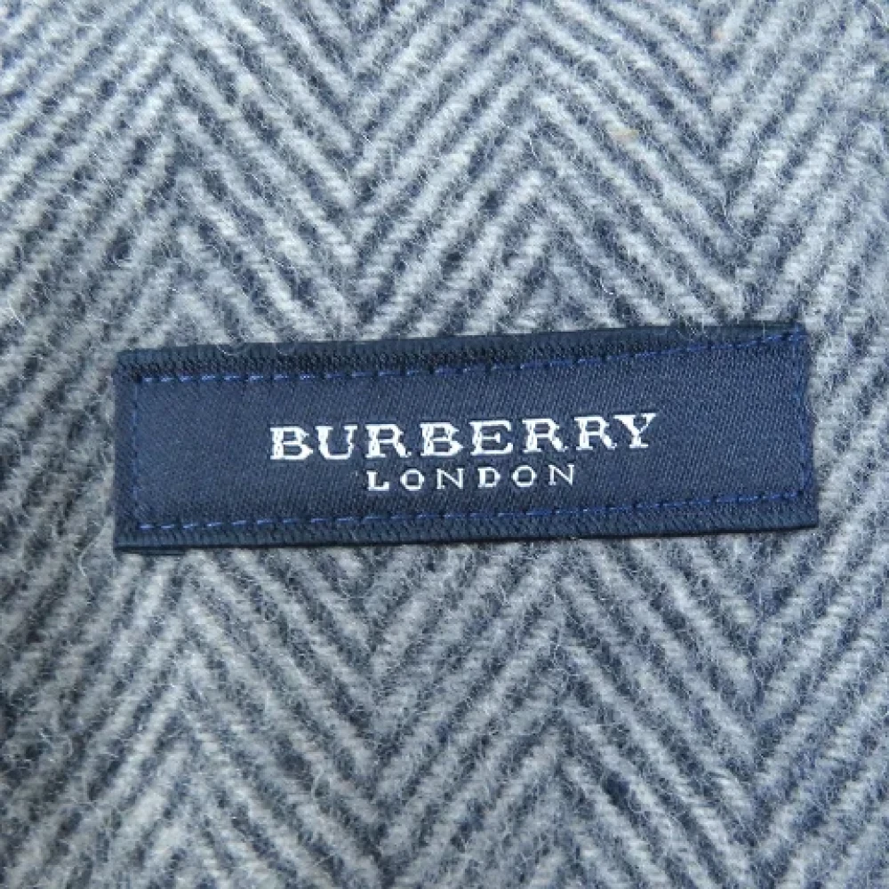 Burberry Vintage Pre-owned Wool scarves Gray Dames