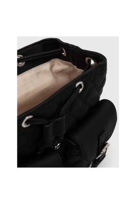 sac-a-dos-matelasse-synthetique-avec-logo-en-metal