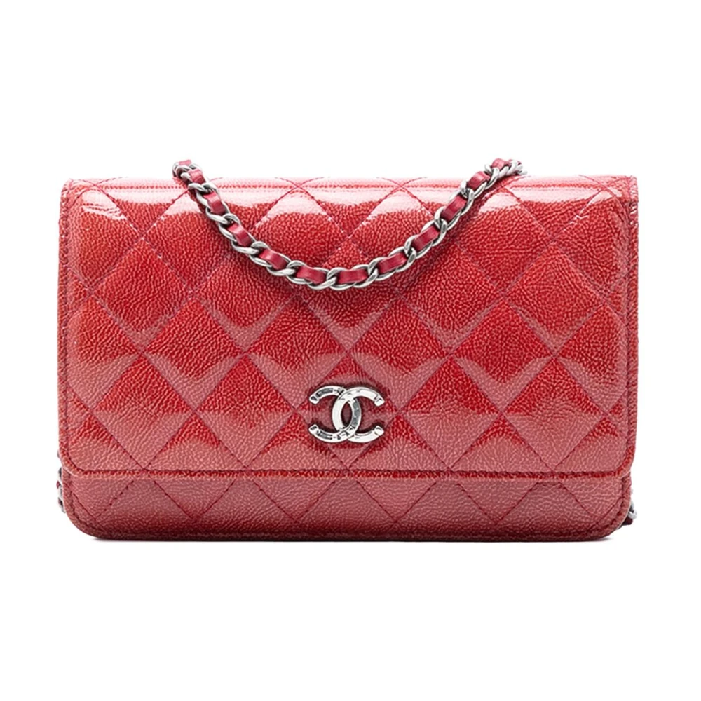 Chanel Vintage Women's Red Pre-Owned Quilted Chain Wallet