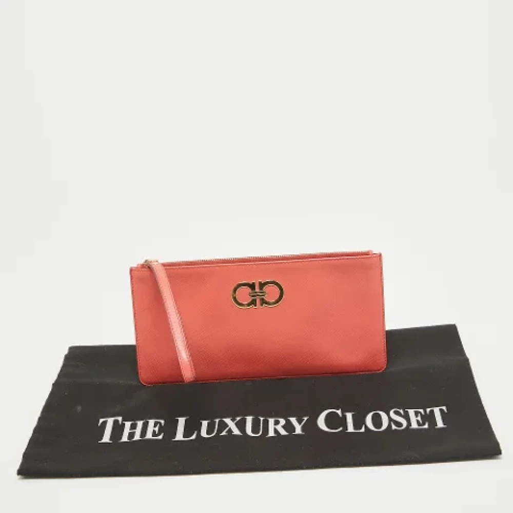 Salvatore Ferragamo Pre-owned Leather clutches Orange Dames