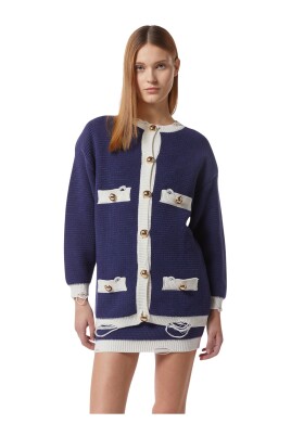 gilet-en-tricot-avec-details-contrastants