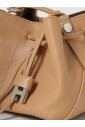 sac-bandouliere-en-cuir-noir-a-cordon