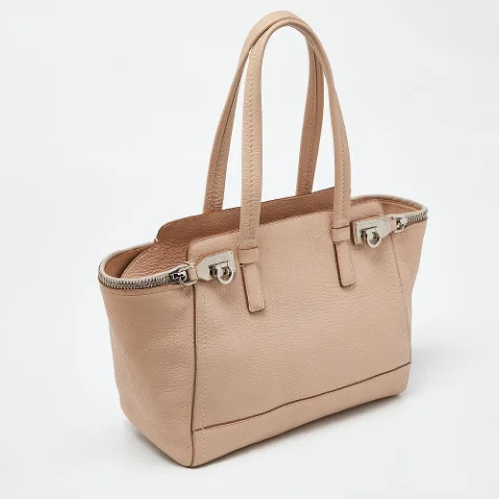 Salvatore Ferragamo Pre-owned Leather totes Beige Dames