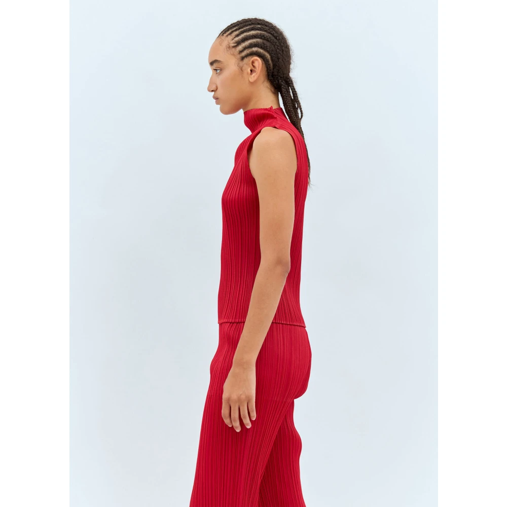 Issey Miyake Geplooide hoge hals top Red Dames